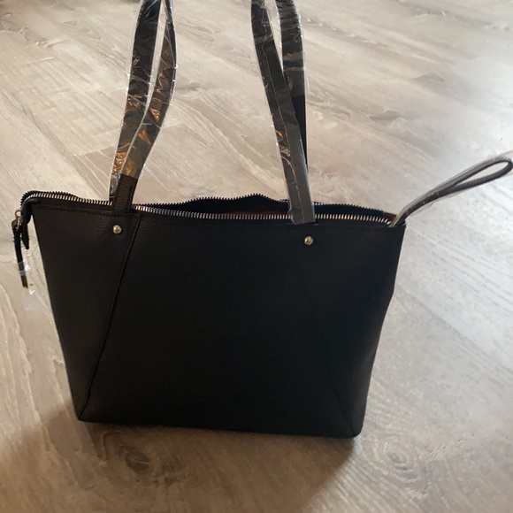 NWT Kenneth Cole Reaction black tote bag with makeup pouch, card holder & xtras - Picture 3 of 7